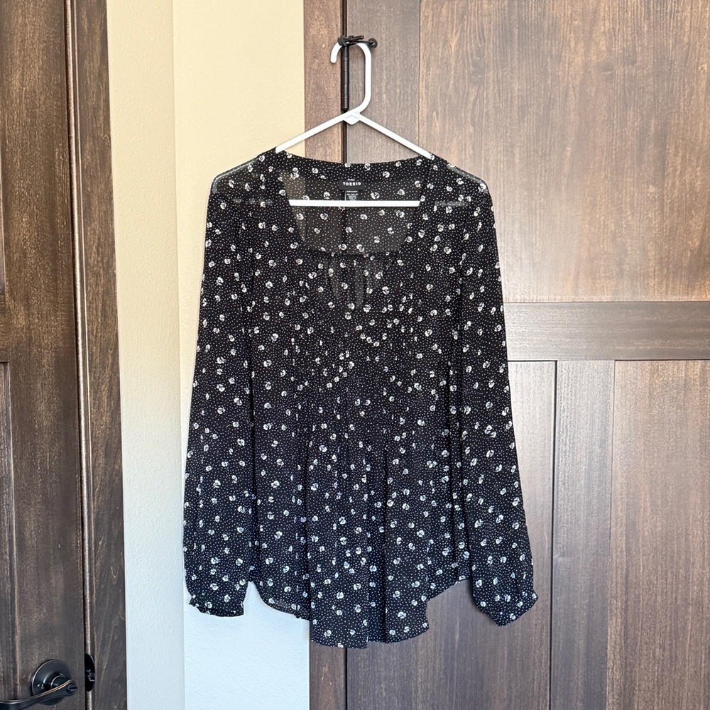Torrid Women’s Black & White Floral V-Neck Pleated Long Sleeve Blouse Size 1X